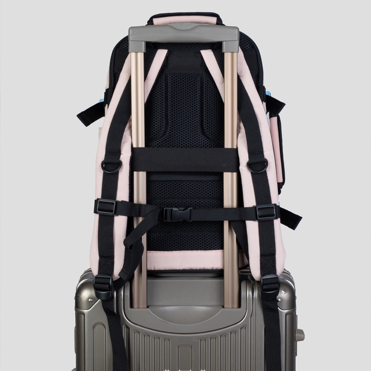 תיק עליה למטוס מתרחב מבית המותג ®CABIN FLY דגם SkyLite מידה S 40x25x20cm