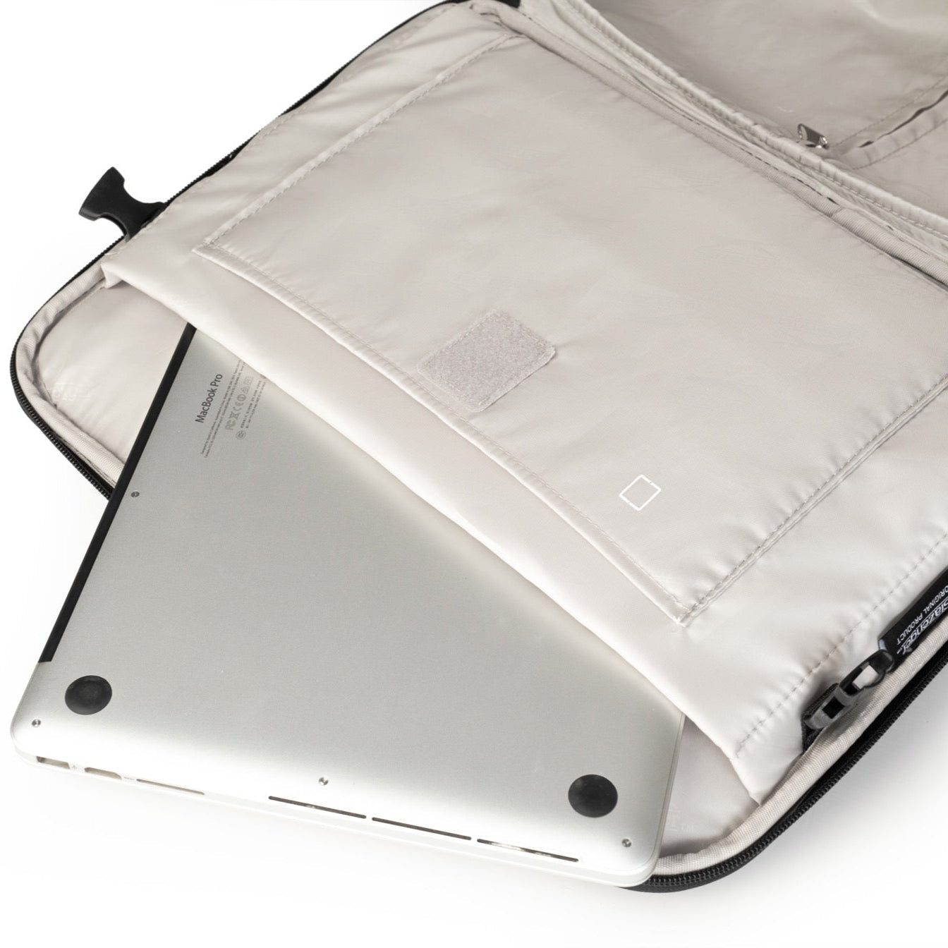 טרולי עסקי עם תא למחשב LAPTOP CASE מבית המותג SLAZENGER סדרת OXFORD