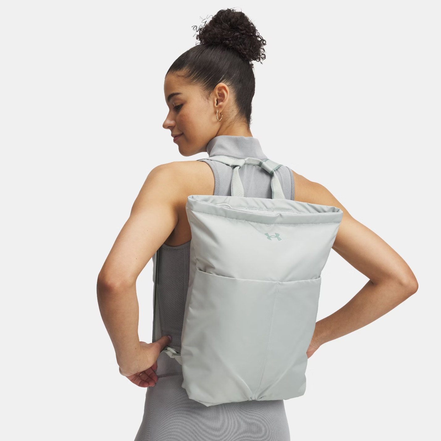 תיק גב Under Armour במראה ספורטיבי וקל משקל דגם Studio Lite Backpack