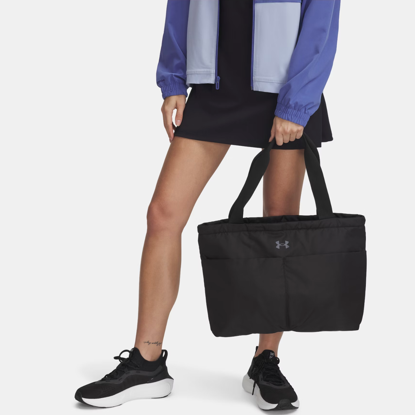 תיק נשיאה אופנתי וספורטיבי מבית UNDER ARMOUR דגם Studio Lite Tote Bag