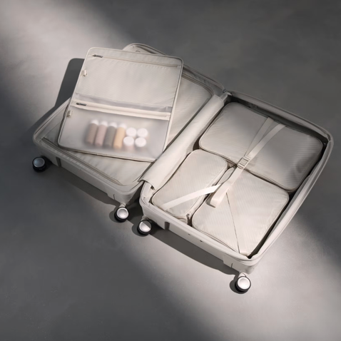 מזוודה גדולה קשיחה ״28 פרימיום עם פתיחה כפולה דגם Paralux Spinner מבית המותג העולמי Samsonite