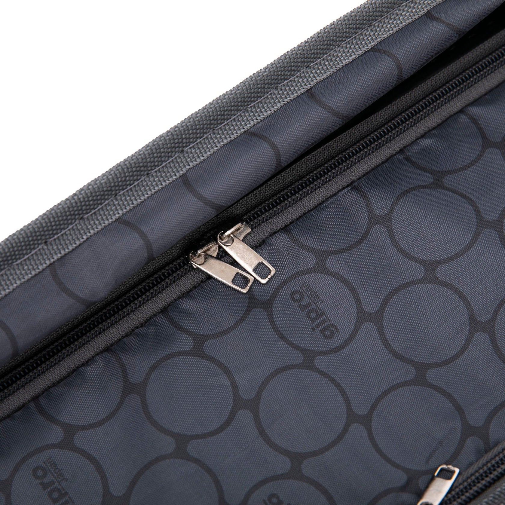 מזוודה טרולי עליה למטוס ״20 קשיחה ומתרחבת דגם Miami מבית Gipro