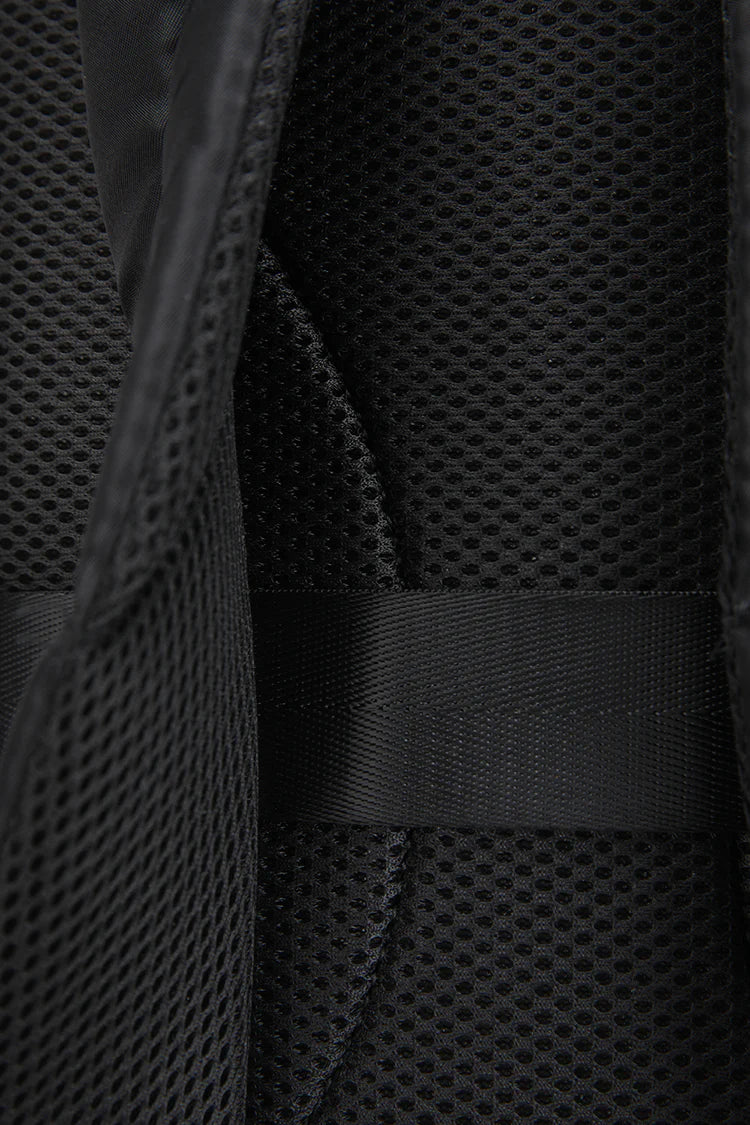 תיק גב אופנתי במראה קלאסי מבית המותג EMANUEL UNGARO דגם 6002