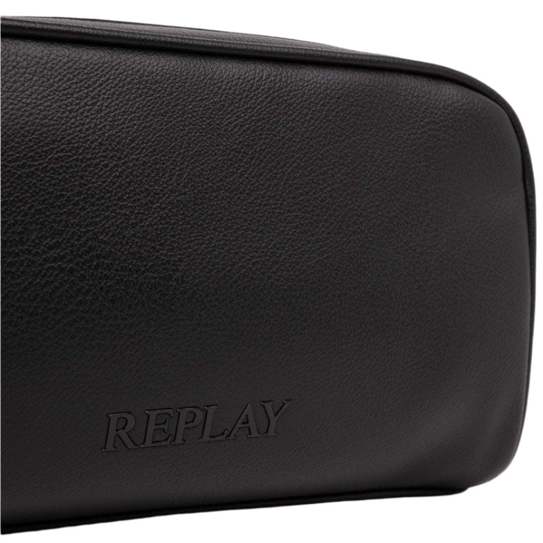תיק רחצה דמוי עור דגם HAMMERED TOILETRY BAG מבית המותג REPLAY