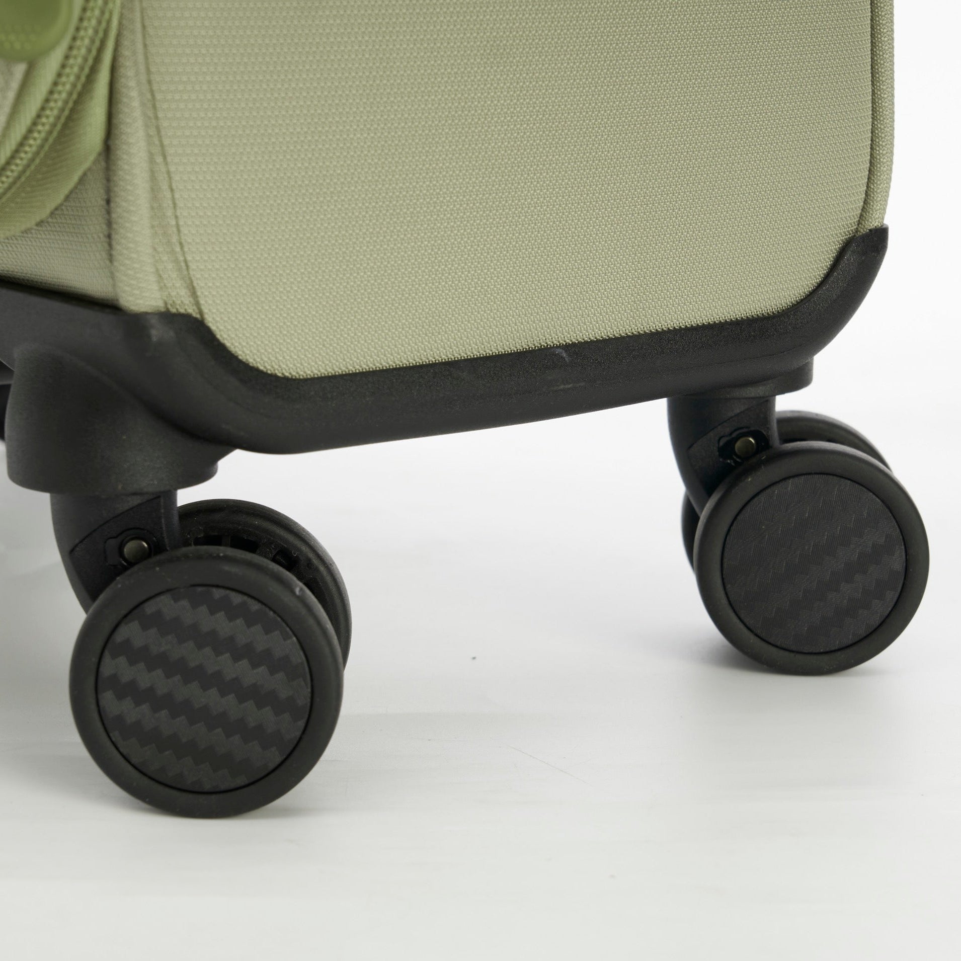 מזוודה טרולי עליה למטוס 19" קלה מבד דגם TOLEDO PRO III מבית היוקרה Verage אנגליה