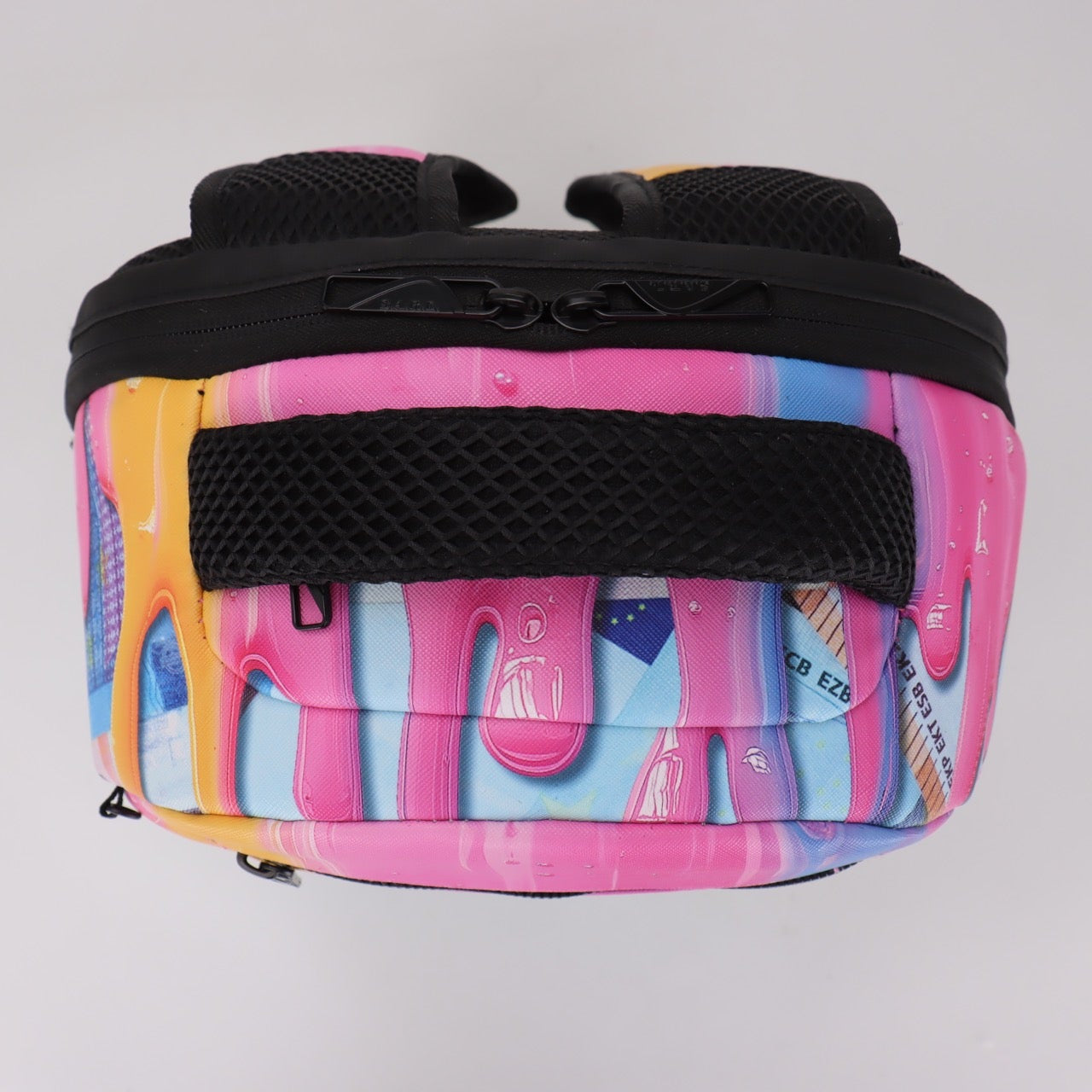 תיק גב בית ספר גרפיטי מודפס מסדרת hype Collection מבית המותג MARSHMELO דגם Euro Colored Liquid