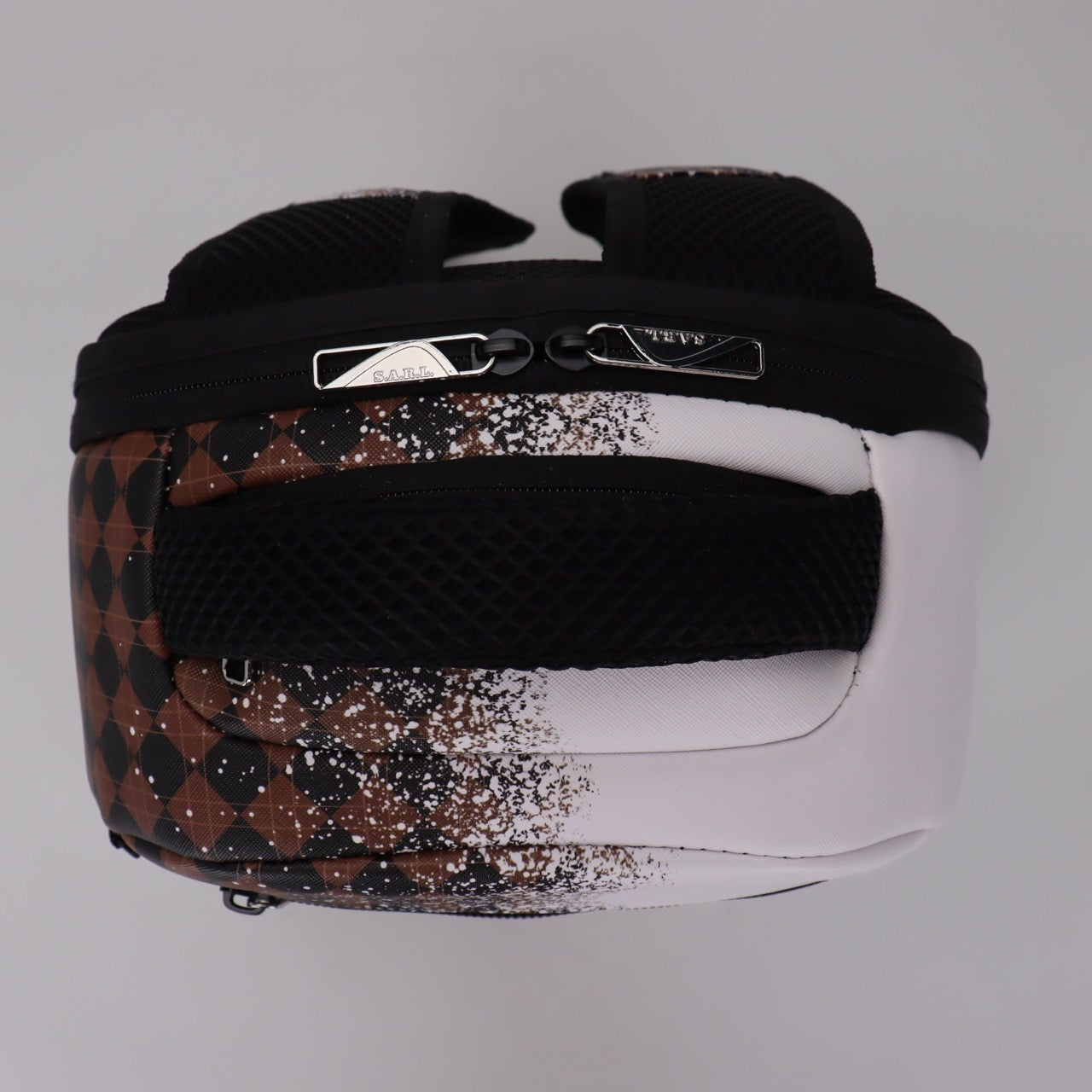 תיק גב בית ספר גרפיטי מודפס מסדרת hype Collection מבית המותג MARSHMELO דגם Brown Diamond Bear
