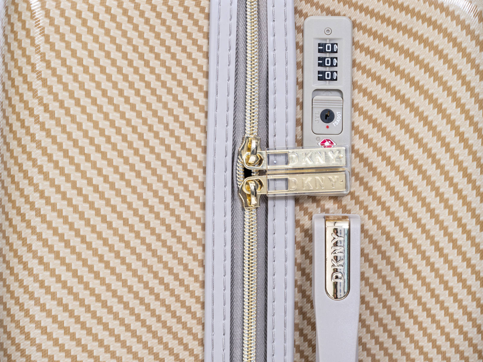 מזוודה בינונית 24" אופנתית מבית המעצבת  Donna Karan DKNY דגם ALLURE 2.0