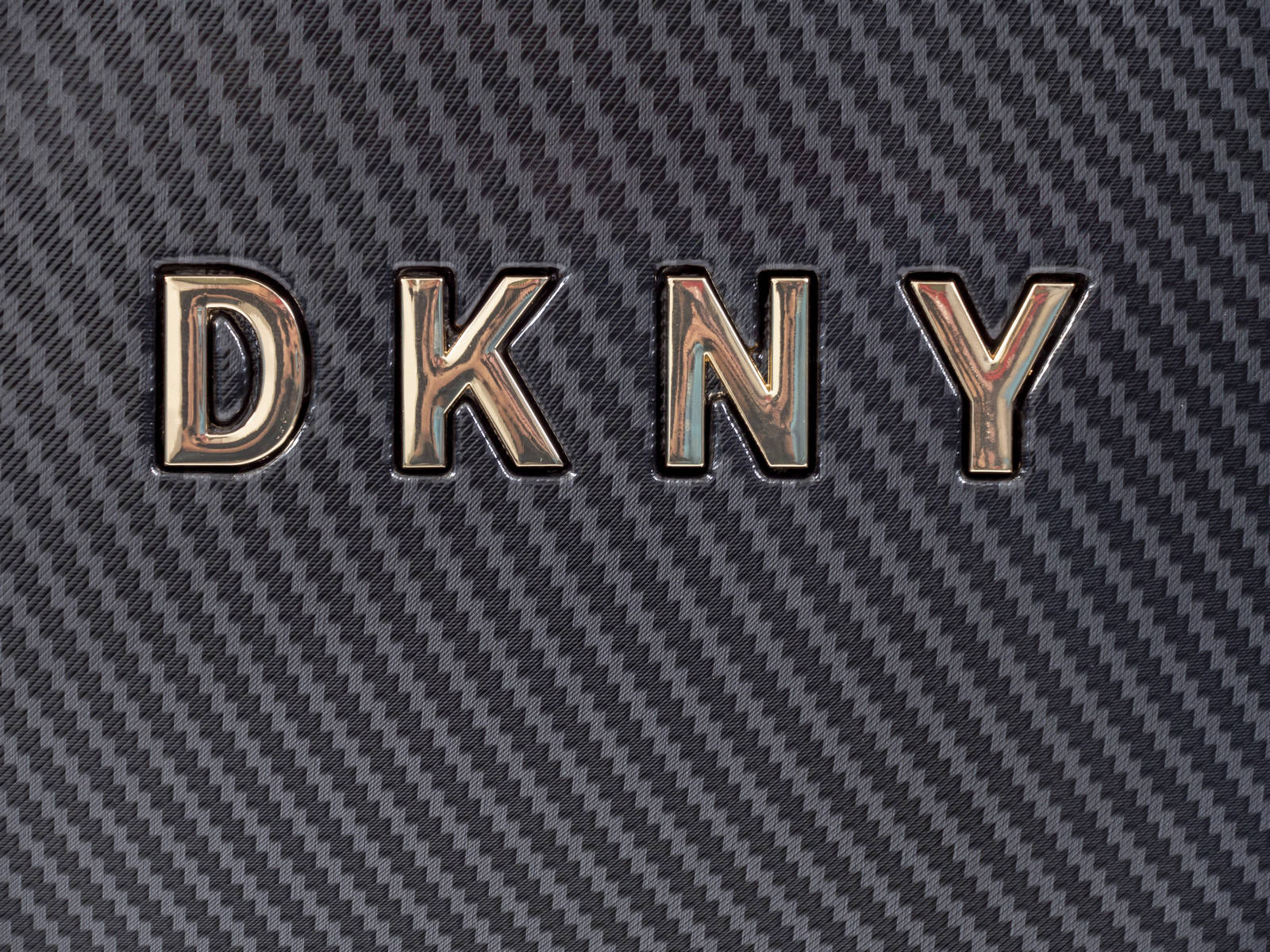 מזוודה בינונית 24" אופנתית מבית המעצבת  Donna Karan DKNY דגם ALLURE 2.0