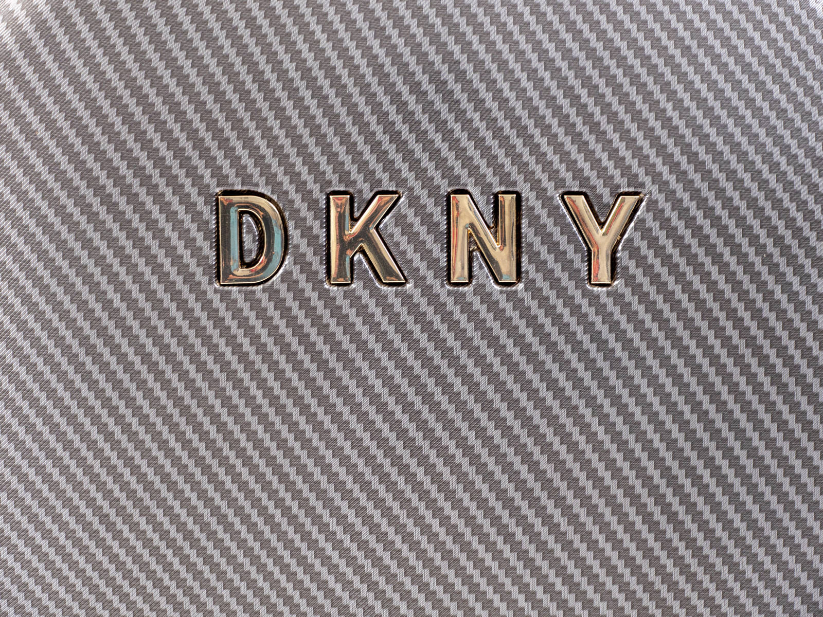 מזוודה בינונית 24" אופנתית מבית המעצבת  Donna Karan DKNY דגם ALLURE 2.0