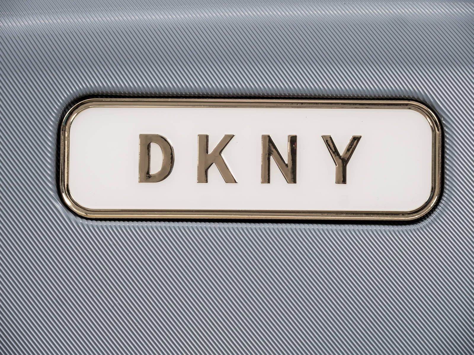 מזוודה בינונית 24" אופנתית מבית מעצבת העל Donna Karan DKNY דגם SIX FOUR ONE