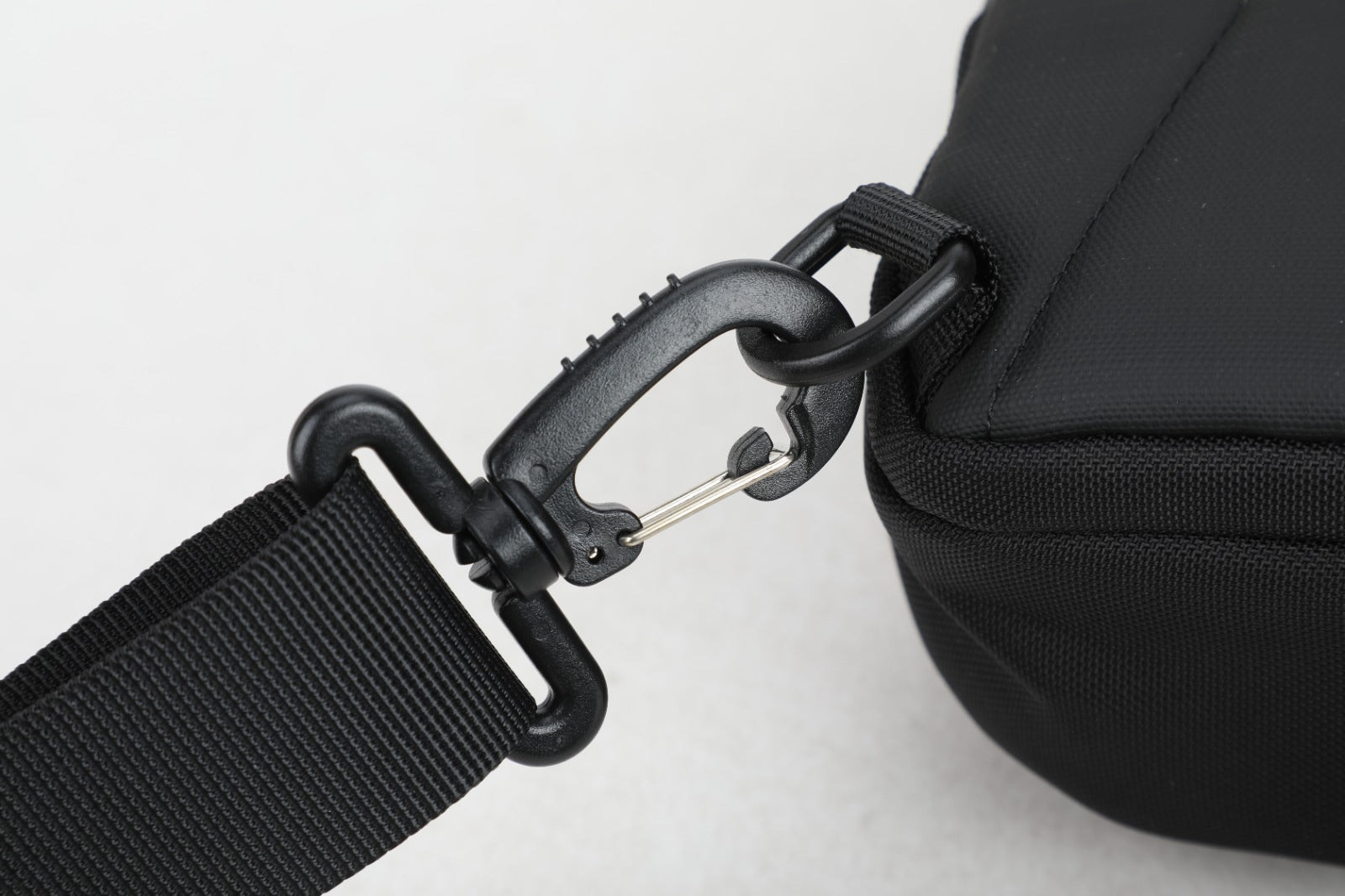 תיק צד אוכף לגבר שחור SY2265