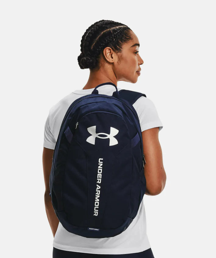 תיק גב עם תא למחשב נייד מבית Under Armour דגם Hustle Lite Backpack 26L