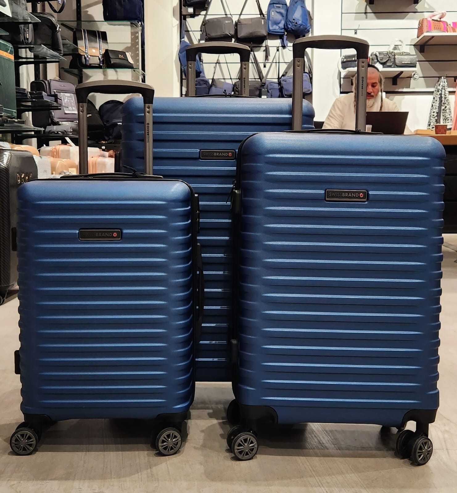 סט 3 מזוודות קשיחות מבית המותג SwissBrand דגם Dublin