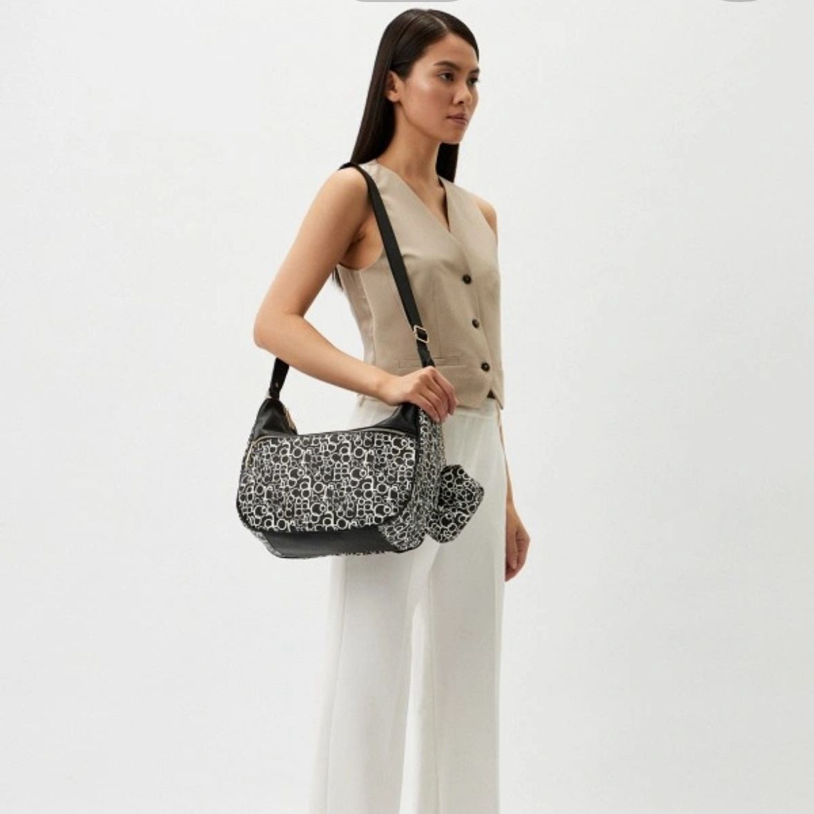 תיק צד אלגנטי דגם Tracolla מבית מעצב האופנה העולמי Roccobarocco