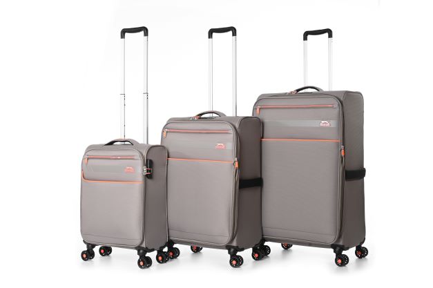 סט 3 מזוודות בד קלות במיוחד דגם B-lite מבית חברת היוקרה Slazenger
שמפניה