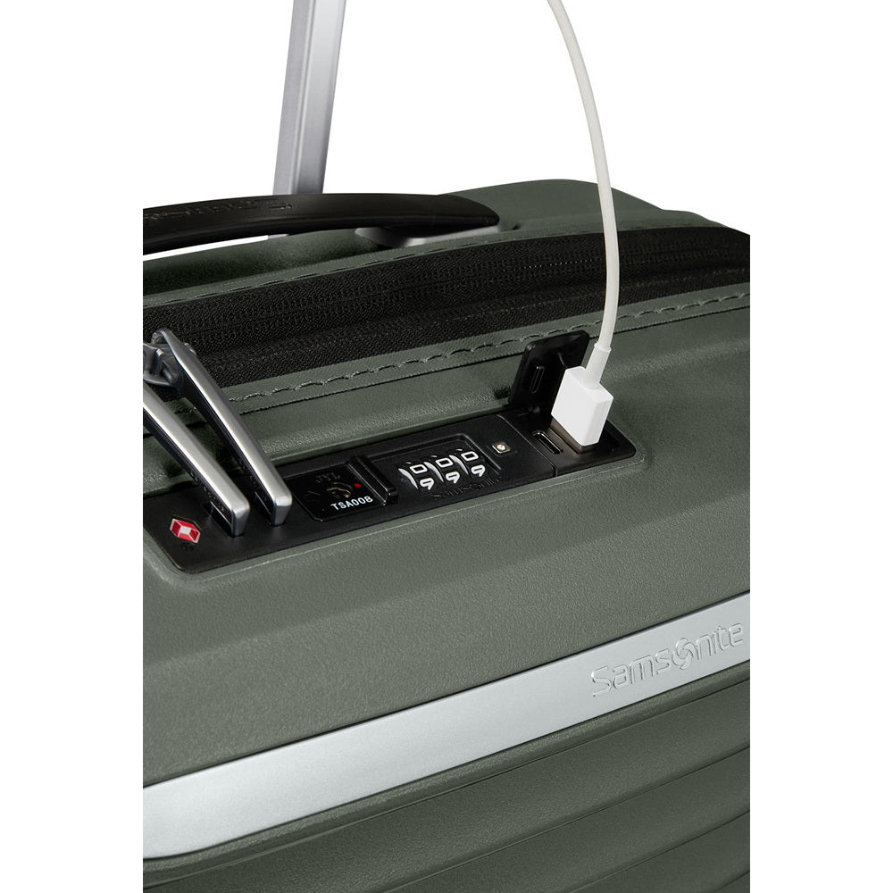 מזוודה טרולי עליה למטוס מתרחבת כולל שקע USB רק 2.3 ק"ג מבית סמסונייט Samsonite Upscape