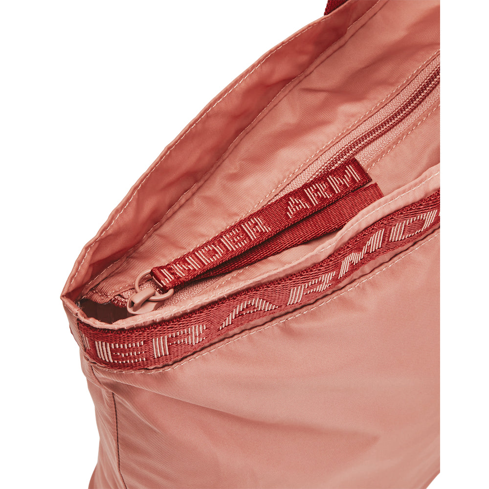 תיק נשיאה אופנתי וספורטיבי מבית UNDER ARMOUR דגם Favorite Tote Bag 20L