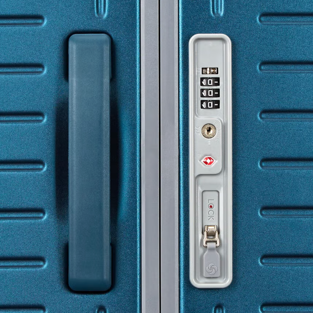 מזוודת טרולי עליה למטוס ״21 פרמיום דגם Framelock Max Spinner מבית המותג הבינלאומי Samsonite סמסונייט