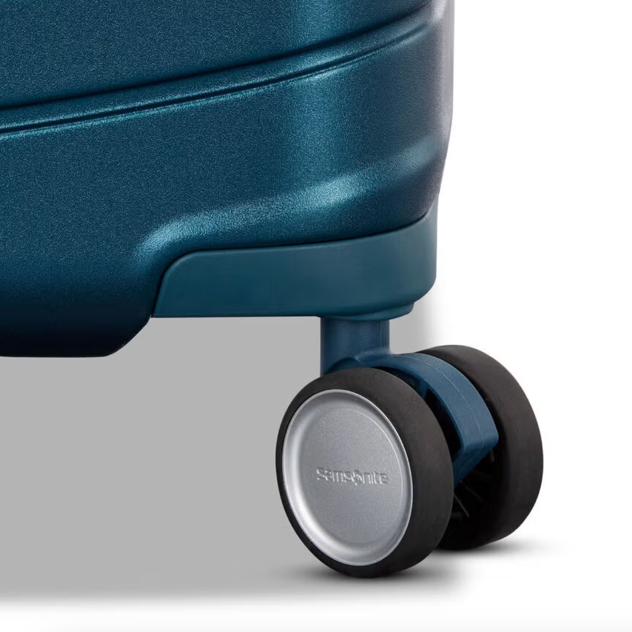 מזוודת טרולי עליה למטוס ״21 פרמיום דגם Framelock Max Spinner מבית המותג הבינלאומי Samsonite סמסונייט