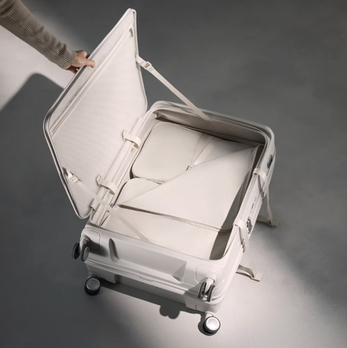 מזוודה גדולה קשיחה ״28 פרימיום עם פתיחה כפולה דגם Paralux Spinner מבית המותג העולמי Samsonite