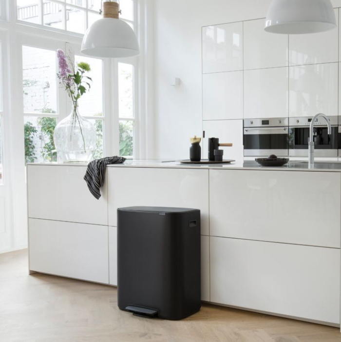 פח למטבח עם פתיחת פדל  60 ליטר דגם BO מבית המותג Brabantia