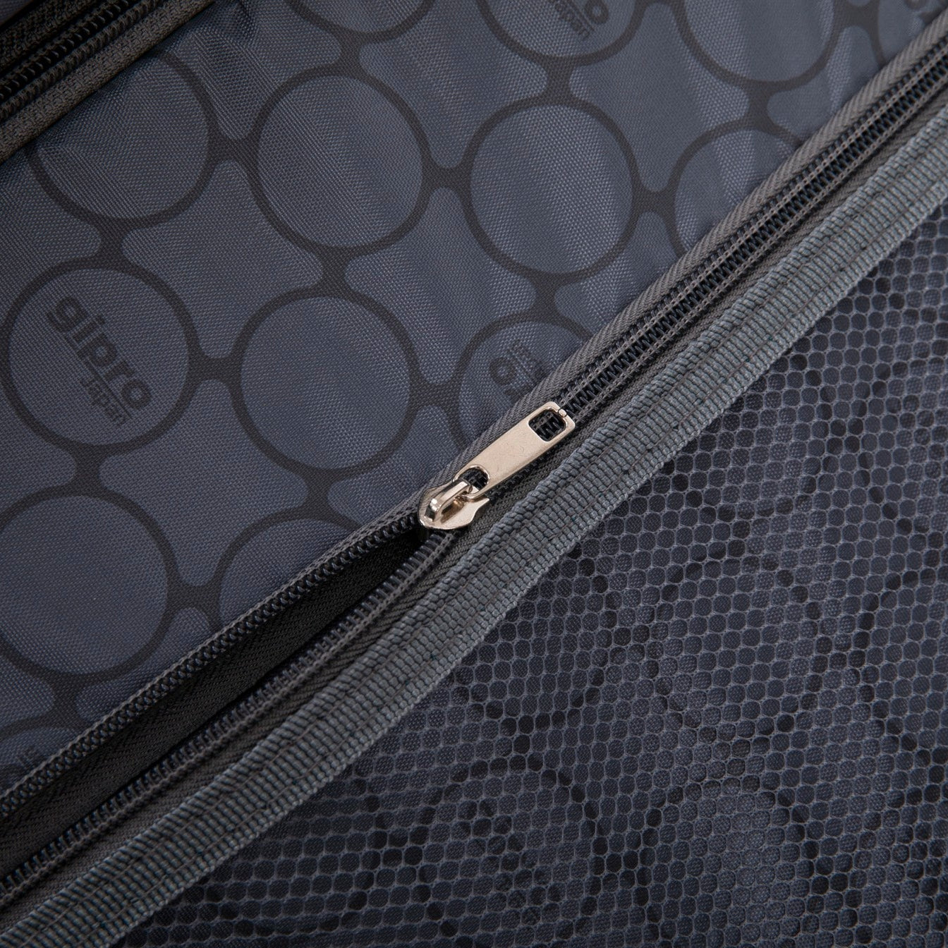 מזוודה בינונית קשיחה ואיכותית ״24 דגם Horizon מבית המותג Gipro Japan