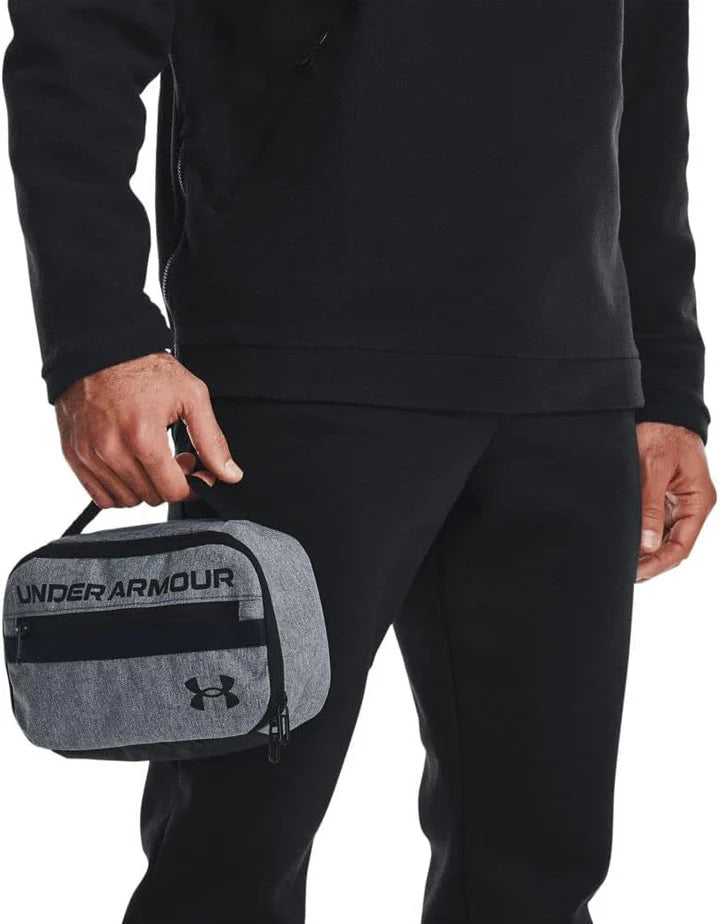 תיק רחצה סופרטיבי מוגן מים מבית Under Armour דגם Contain Travel Kit בצבע אפור