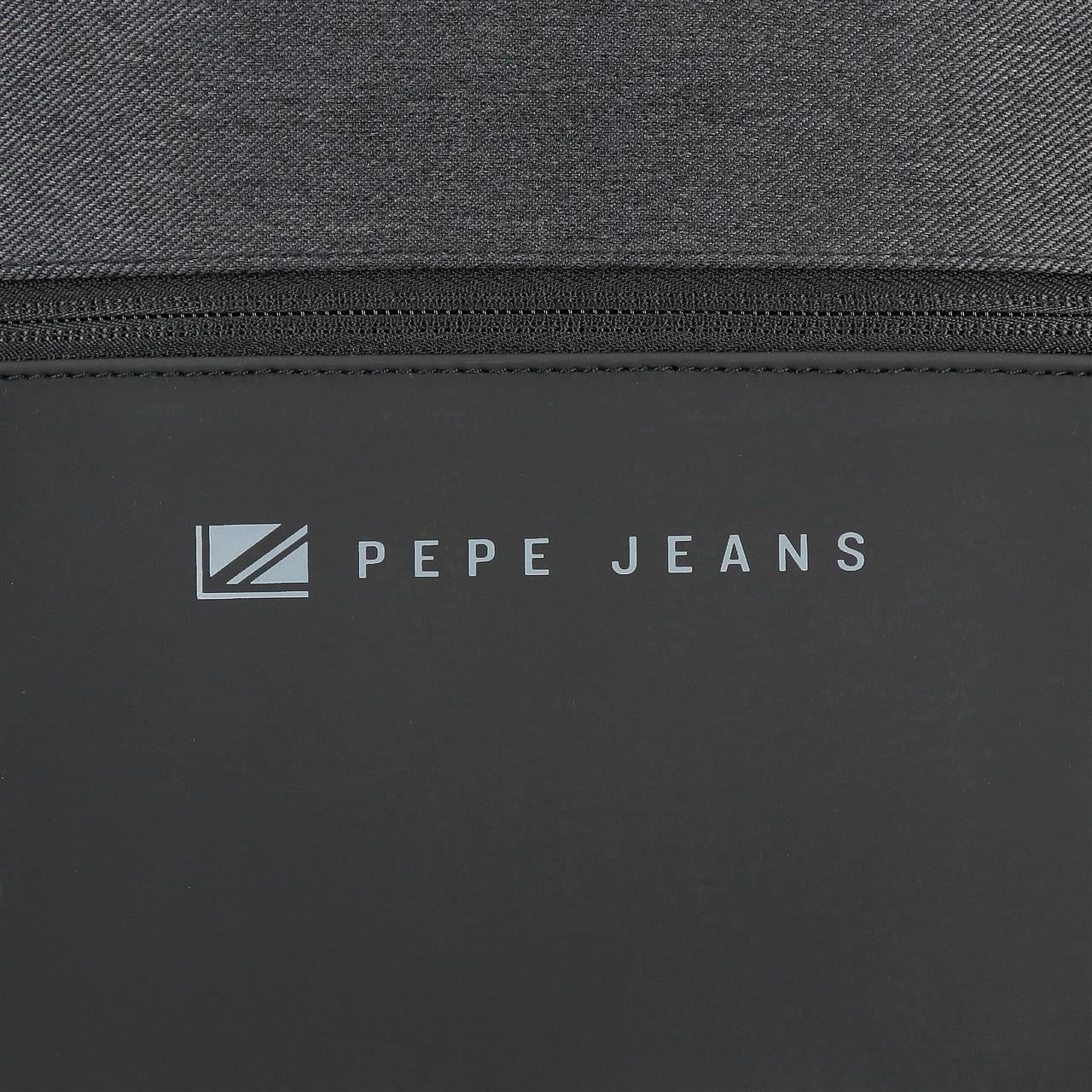 תיק צד עסקי בריפקייס למחשב מבית מותג האופנה PEPE JEANS דגם JARVIS 15.6'