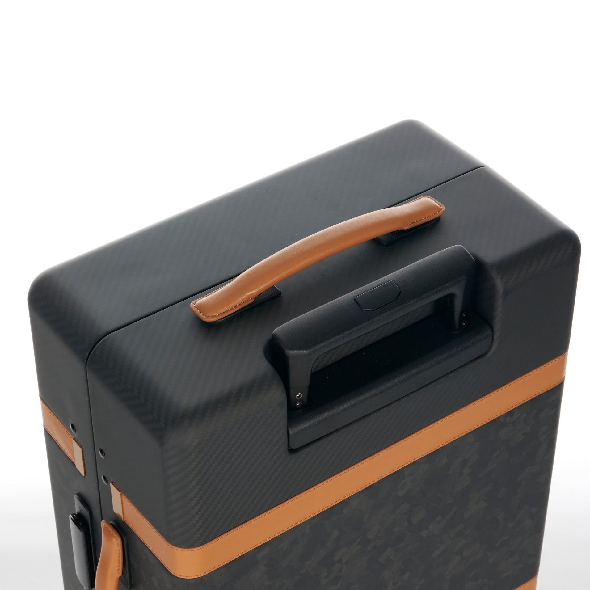 מזוודת טרולי עליה למטוס ״21 אופנתית ויוקרתית דגם CARBON FIBER מבית מותג היוקרה VERAGE