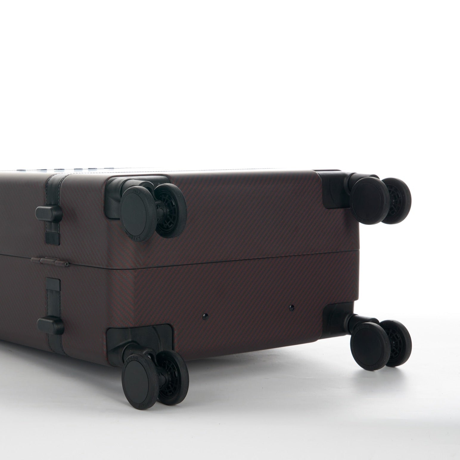 מזוודת טרולי עליה למטוס ״22 אופנתית ויוקרתית דגם CARBON FIBER מבית מותג היוקרה VERAGE