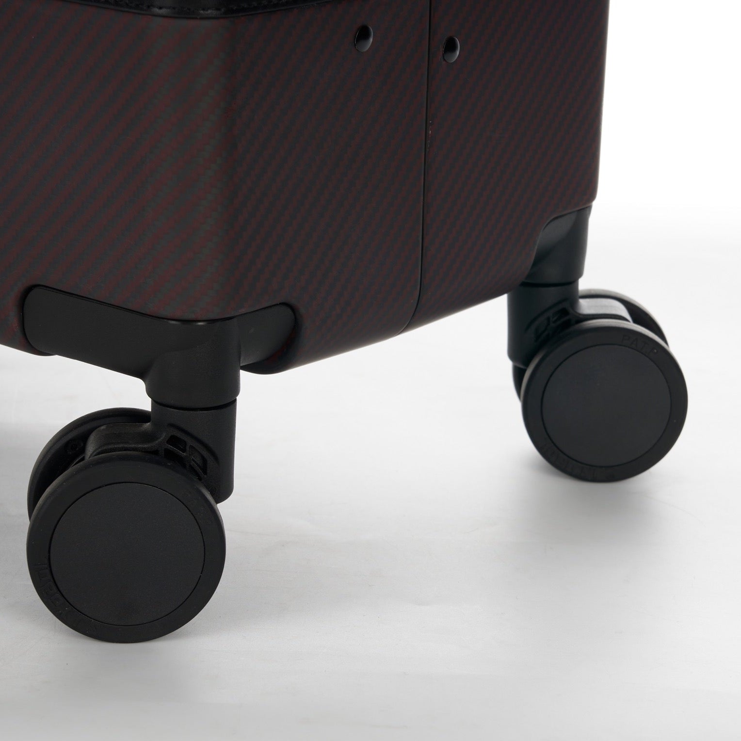 מזוודת טרולי עליה למטוס ״22 אופנתית ויוקרתית דגם CARBON FIBER מבית מותג היוקרה VERAGE