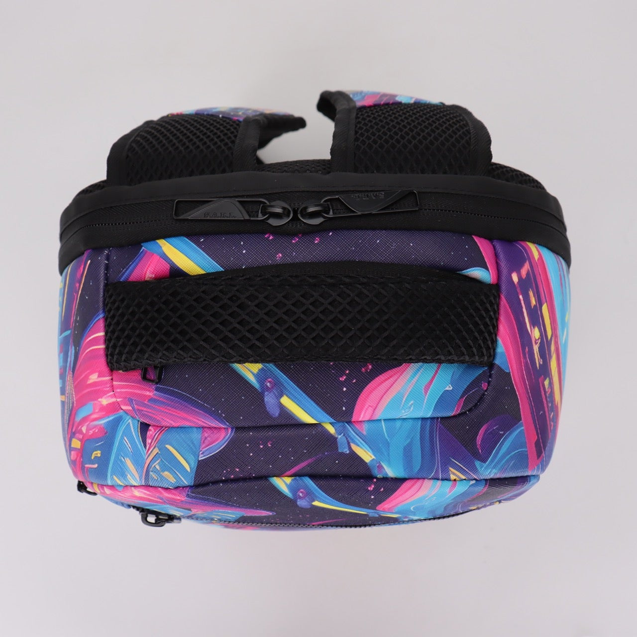 תיק גב בית ספר גרפיטי מודפס מסדרת hype Collection מבית המותג MARSHMELO דגם Graffiti Race