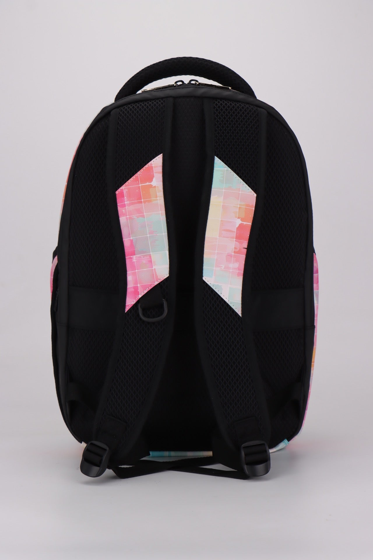 תיק גב מודפס לבית ספר גרפיטי מסדרת hype Collection מבית המותג MARSHMELO דגם Graffiti Spray Bear