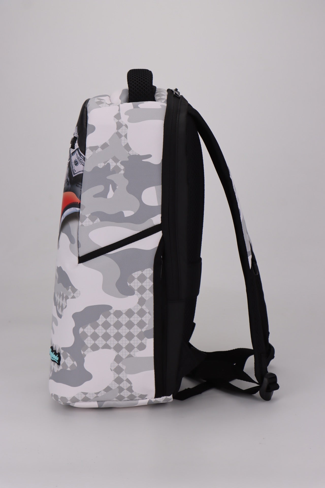 תיק גב לבית ספר גרפיטי מודפס מסדרת hype Collection מבית המותג MARSHMELO דגם Clouds & Dollars