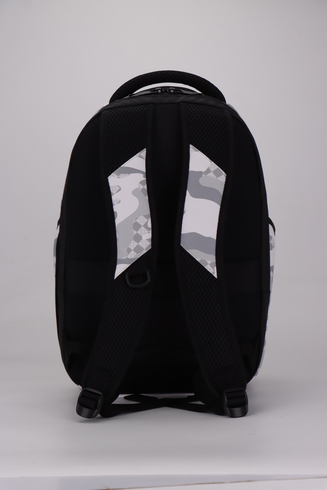 תיק גב לבית ספר גרפיטי מודפס מסדרת hype Collection מבית המותג MARSHMELO דגם Clouds & Dollars