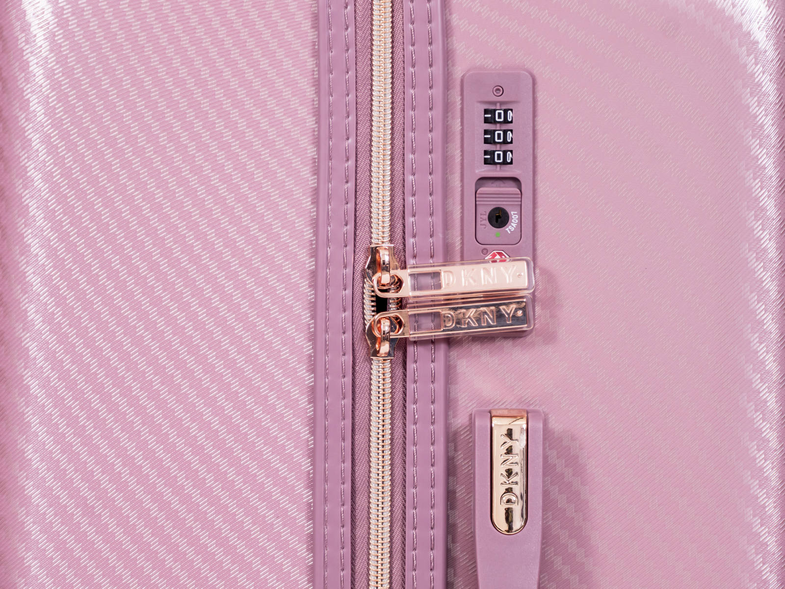 ✮✮בלעדי בישראל✮✮ מזוודה בינונית 24" אופנתית מבית מעצבת העל Donna Karan DKNY דגם ALLURE 2.0