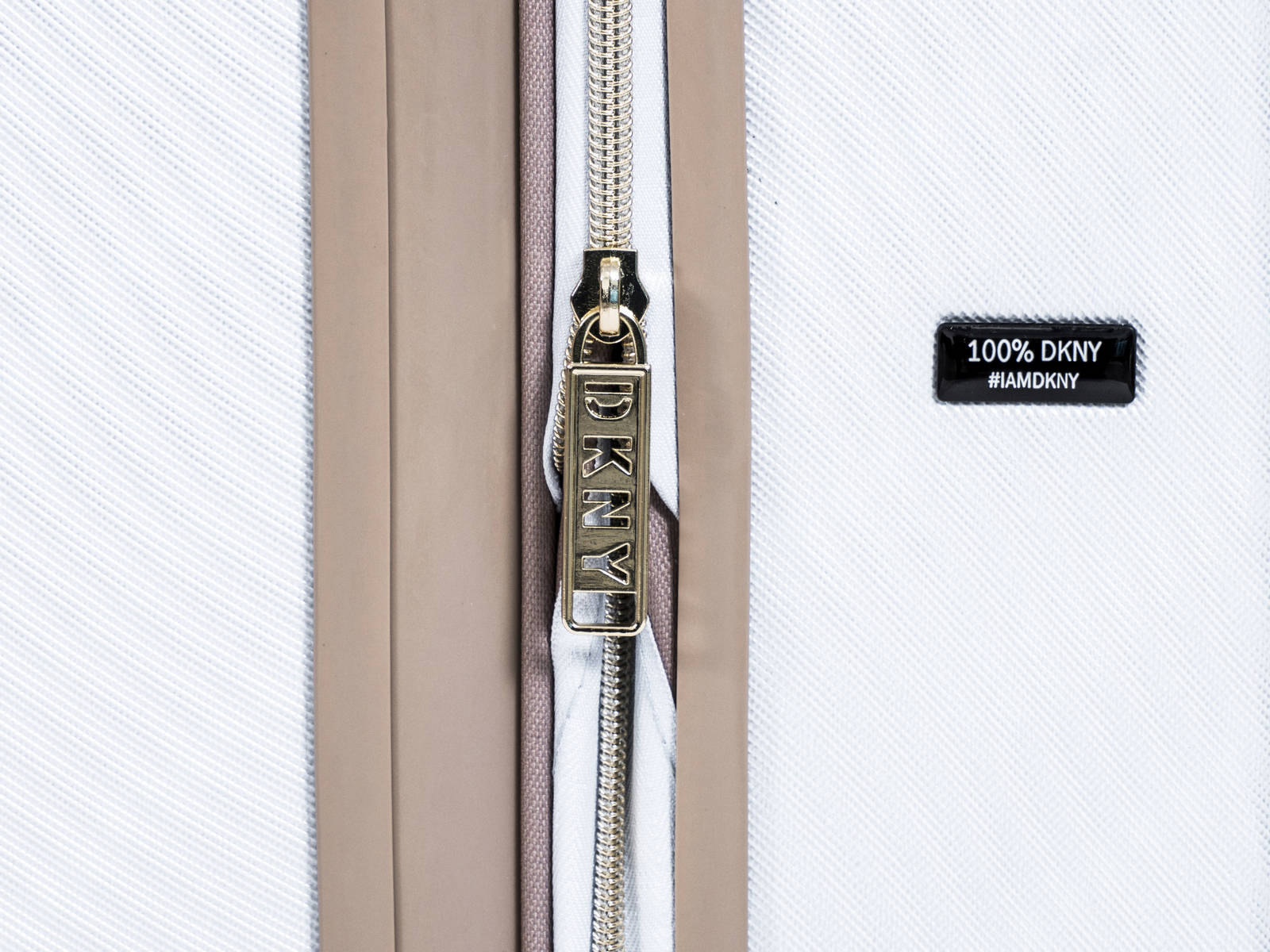 ✮✮מזוודה גדולה 28" אופנתית מבית מעצבת העל Donna Karan DKNY דגם ALCHEMY