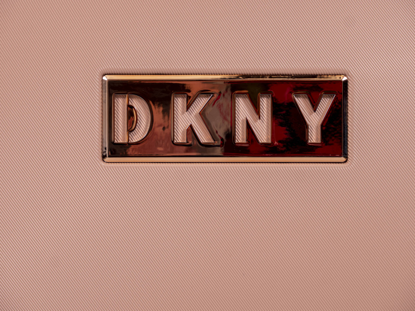 ✮✮בלעדי בישראל✮✮ מזוודה בינונית 24" אופנתית מבית מעצבת העל Donna Karan DKNY דגם ALCHEMY