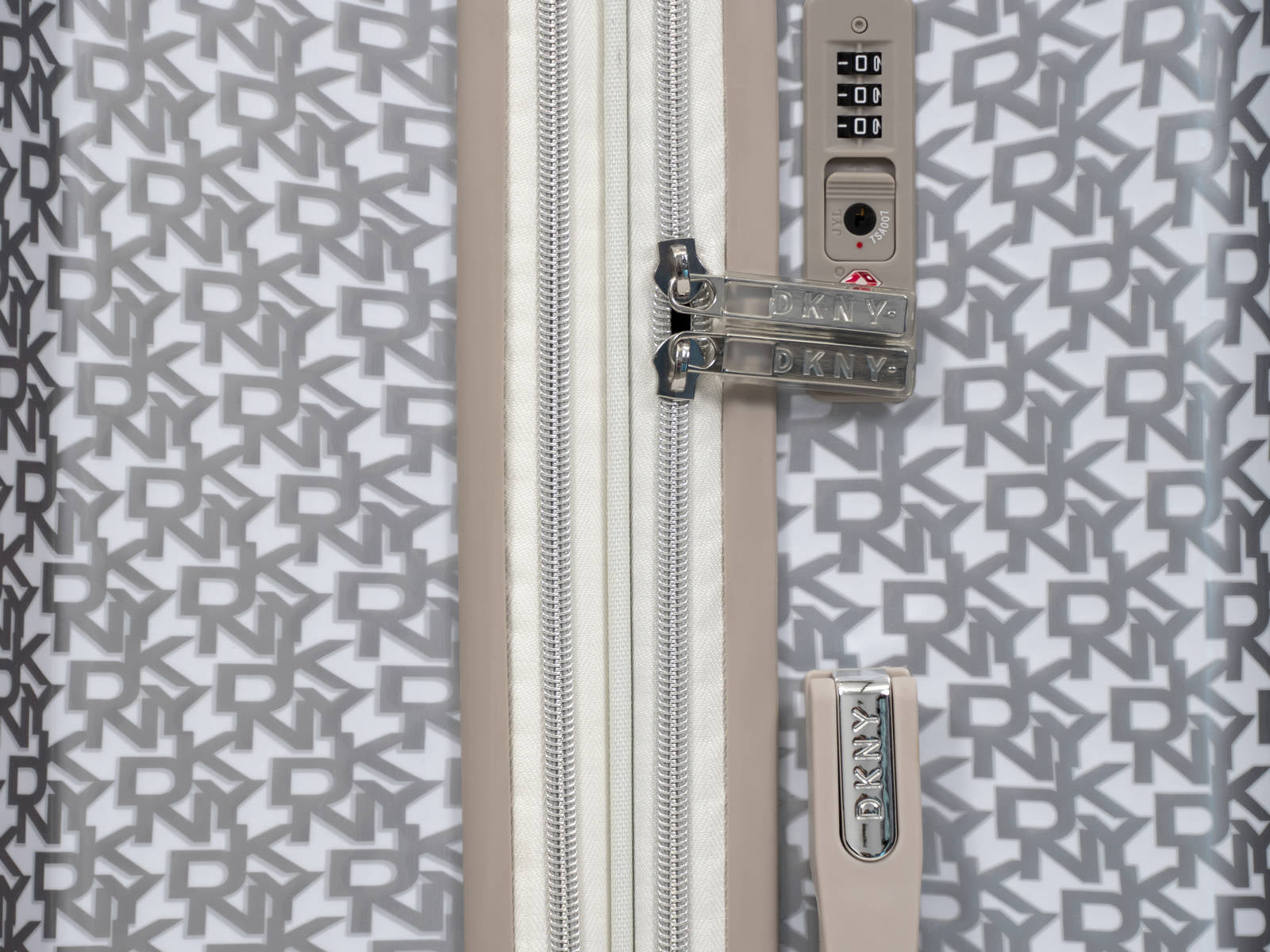 סט 3 מזוודת אופנתיות מבית  Donna Karan DKNY דגם SIGNATURE SMALL LOGO