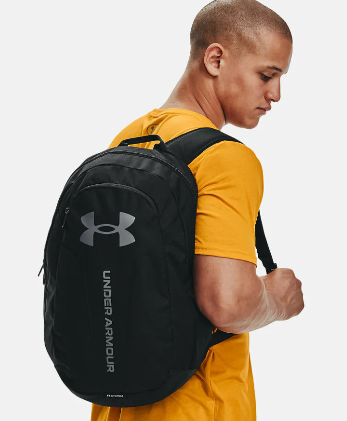 תיק גב עם תא למחשב נייד מבית Under Armour דגם Hustle Lite Backpack 26L